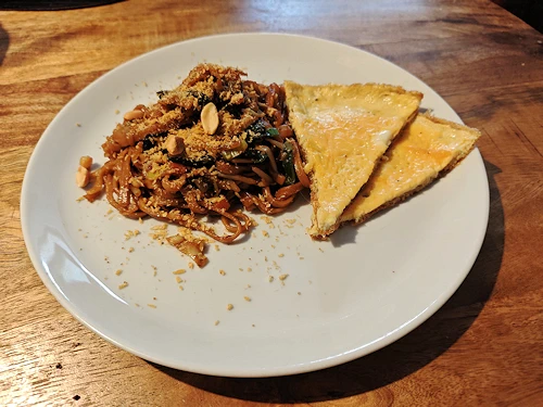 Bami ketjap met omelet
